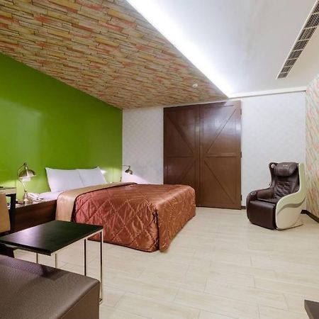 Foxdou Business Motel Тайнань Екстер'єр фото