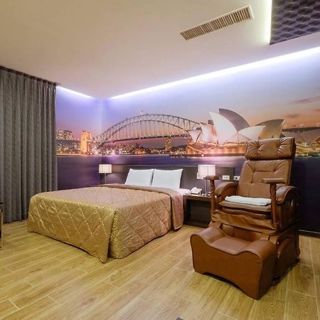 Foxdou Business Motel Тайнань Екстер'єр фото