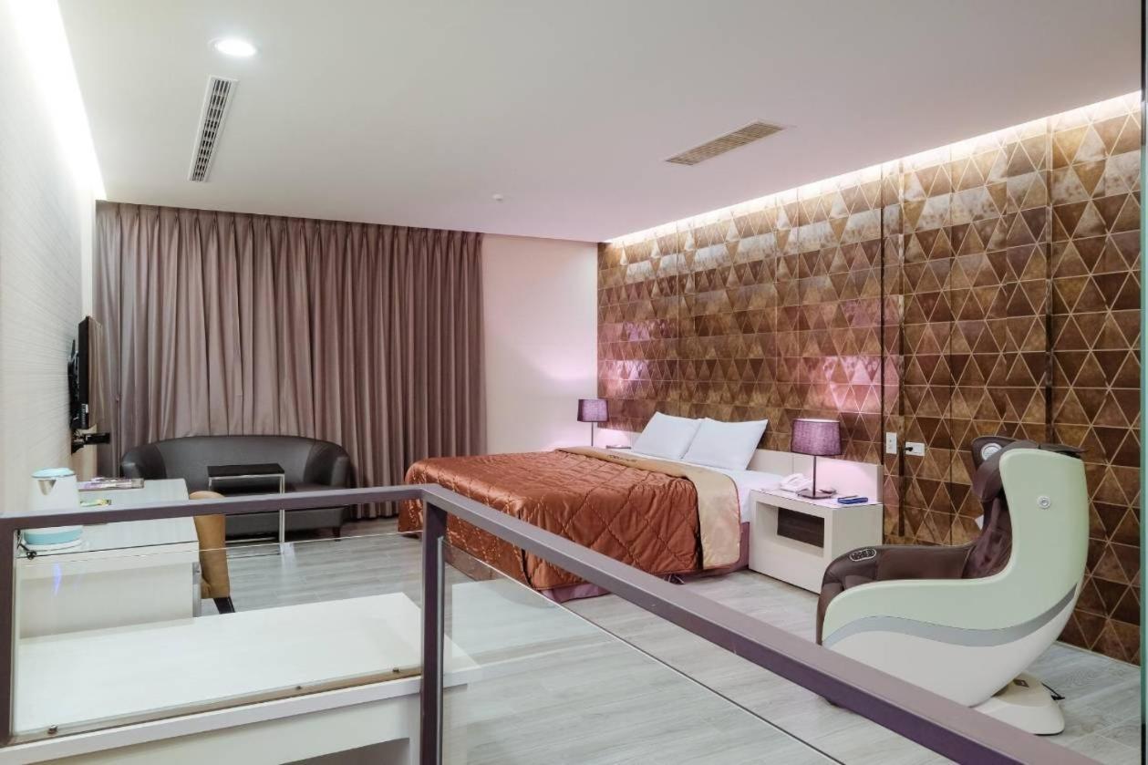 Foxdou Business Motel Тайнань Екстер'єр фото