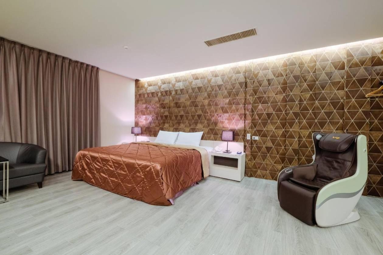 Foxdou Business Motel Тайнань Екстер'єр фото