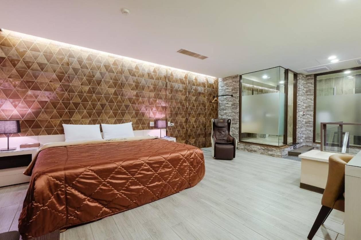 Foxdou Business Motel Тайнань Екстер'єр фото